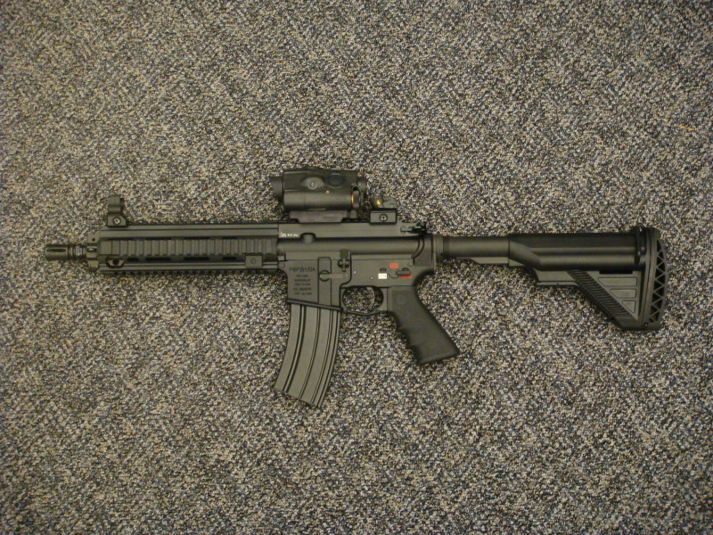 用 POF 的 P416 下 机 匣 与 HK416 上 机 匣 结 合.