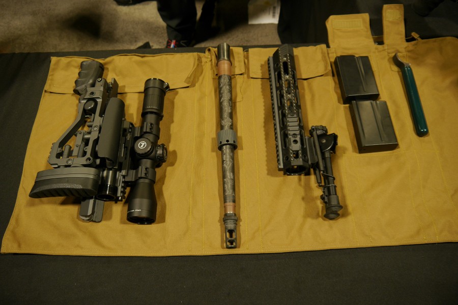 2014 年 雷 明 顿 公 司 推 出 了 一 种 名 为 CSR(Concealable Sniper Rifle.隐 蔽 狙 击 步 枪)的 紧...